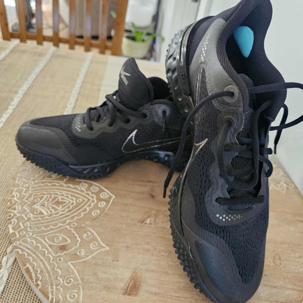 Womens Nike Softball Turf Cleats in Black with Silver Swoosh - Picture 3 of 7